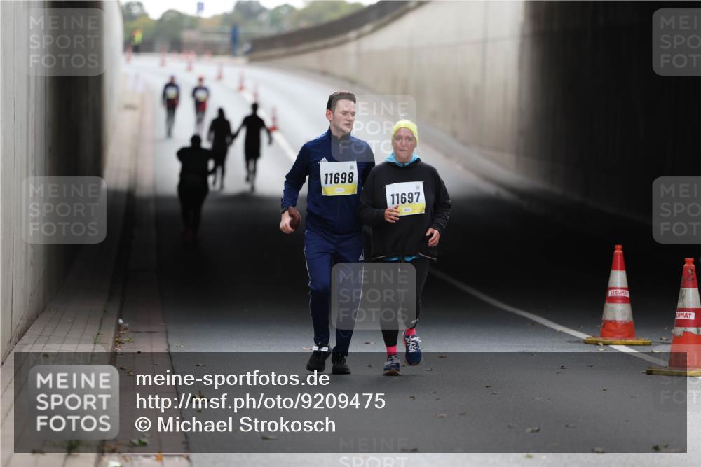 05.10.2025 - 20. swb-Marathon Bremen Michael Strokosch http://msf.ph/oto/9209475 05.10.2025 11:19:33 Laufen 11698, 11697 meine-sportfotos.de