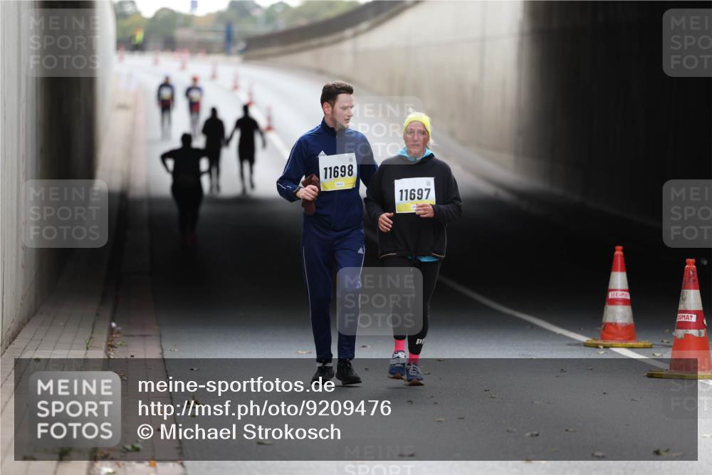 05.10.2025 - 20. swb-Marathon Bremen Michael Strokosch http://msf.ph/oto/9209476 05.10.2025 11:19:34 Laufen 11698, 11697 meine-sportfotos.de