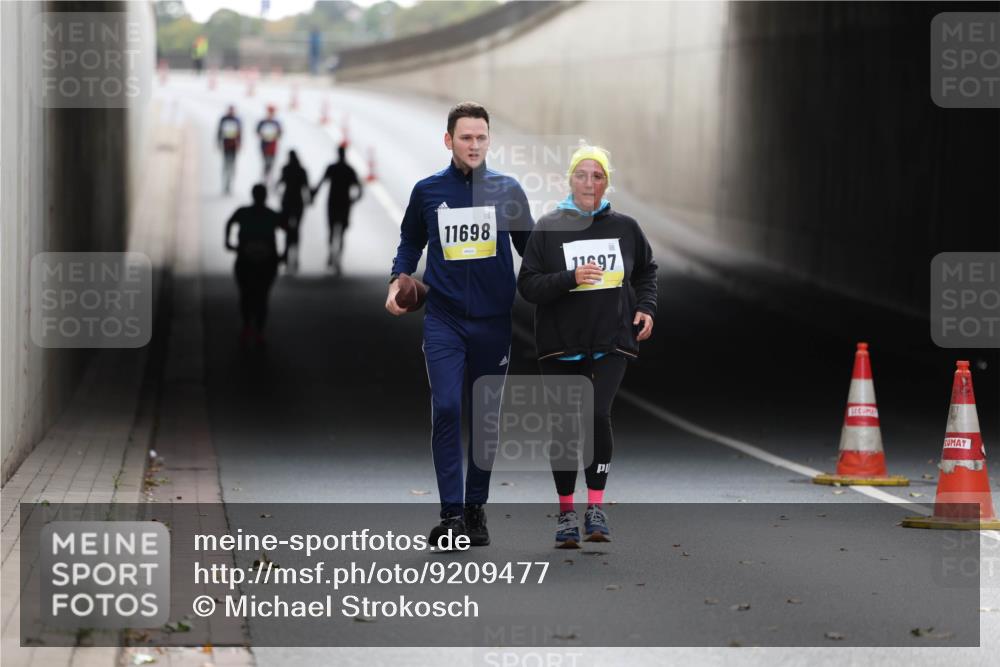05.10.2025 - 20. swb-Marathon Bremen Michael Strokosch http://msf.ph/oto/9209477 05.10.2025 11:19:34 Laufen 11698, 11997 meine-sportfotos.de