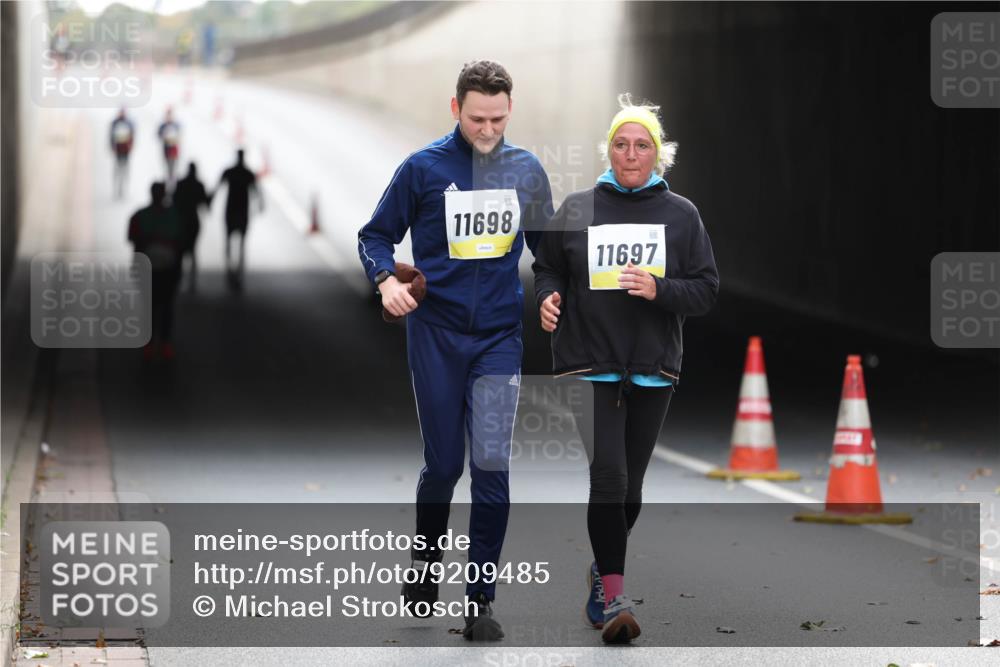 05.10.2025 - 20. swb-Marathon Bremen Michael Strokosch http://msf.ph/oto/9209485 05.10.2025 11:19:37 Laufen 11698, 11697 meine-sportfotos.de