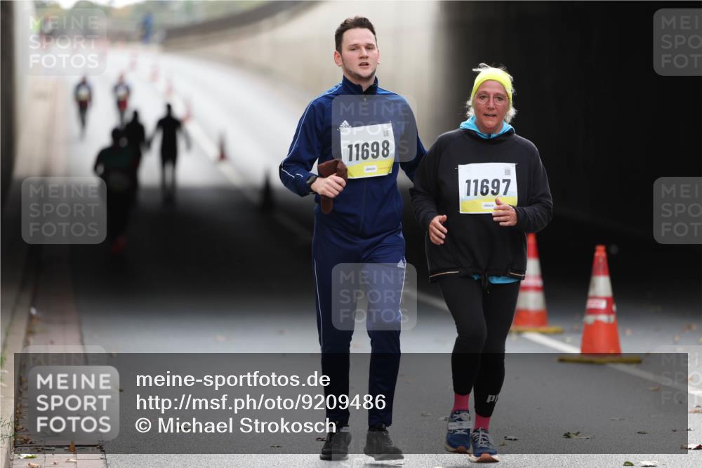 05.10.2025 - 20. swb-Marathon Bremen Michael Strokosch http://msf.ph/oto/9209486 05.10.2025 11:19:38 Laufen 11698, 11697 meine-sportfotos.de