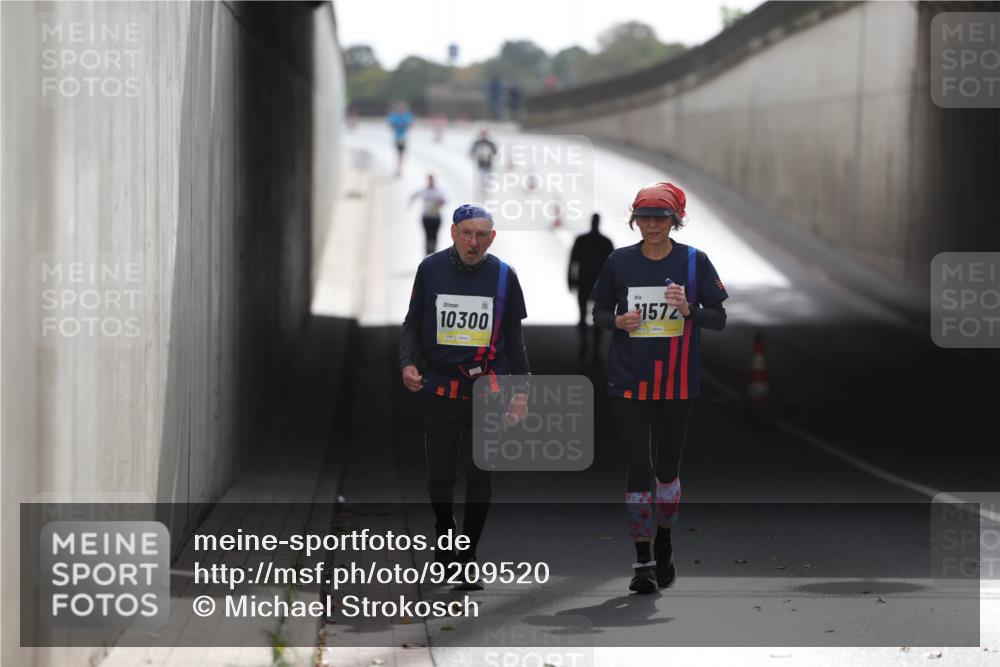 05.10.2025 - 20. swb-Marathon Bremen Michael Strokosch http://msf.ph/oto/9209520 05.10.2025 11:20:24 Laufen 10300, 31572 meine-sportfotos.de