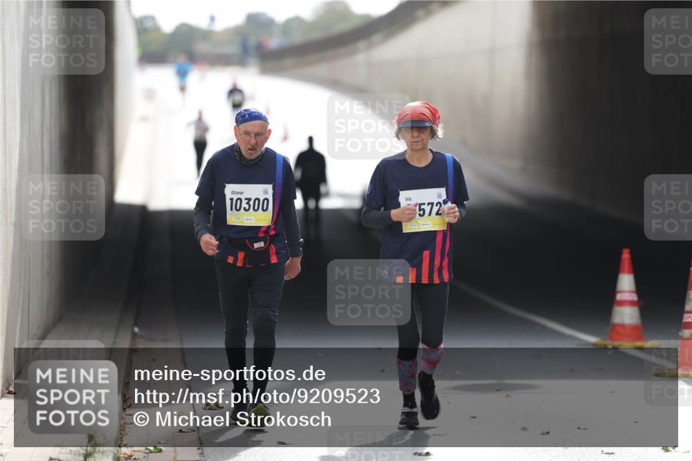 05.10.2025 - 20. swb-Marathon Bremen Michael Strokosch http://msf.ph/oto/9209523 05.10.2025 11:20:27 Laufen 10300, 02136, 572 meine-sportfotos.de