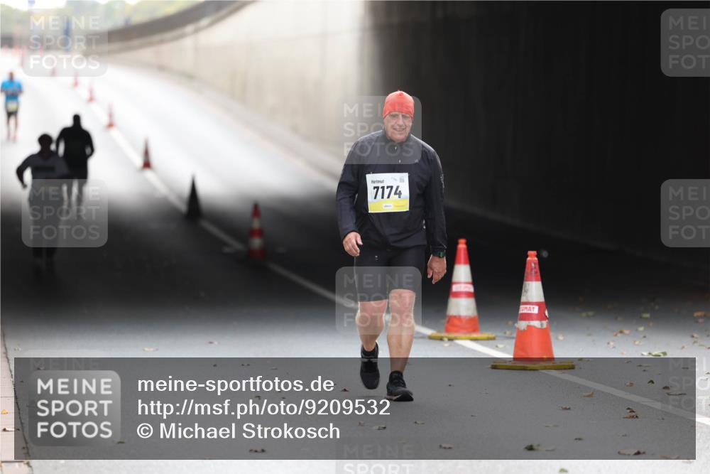 05.10.2025 - 20. swb-Marathon Bremen Michael Strokosch http://msf.ph/oto/9209532 05.10.2025 11:20:47 Laufen 7174 meine-sportfotos.de