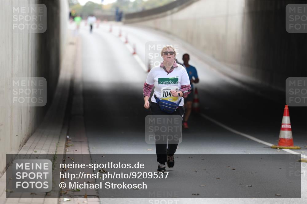 05.10.2025 - 20. swb-Marathon Bremen Michael Strokosch http://msf.ph/oto/9209537 05.10.2025 11:21:02 Laufen 104 meine-sportfotos.de