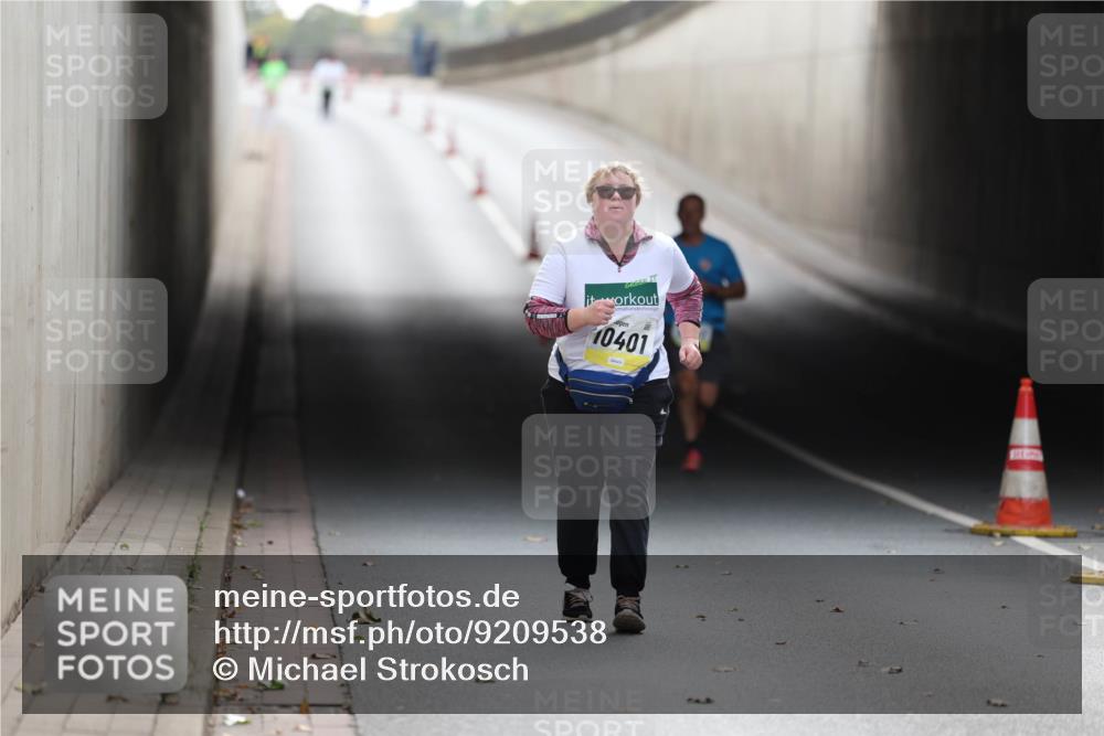 05.10.2025 - 20. swb-Marathon Bremen Michael Strokosch http://msf.ph/oto/9209538 05.10.2025 11:21:03 Laufen 10401 meine-sportfotos.de