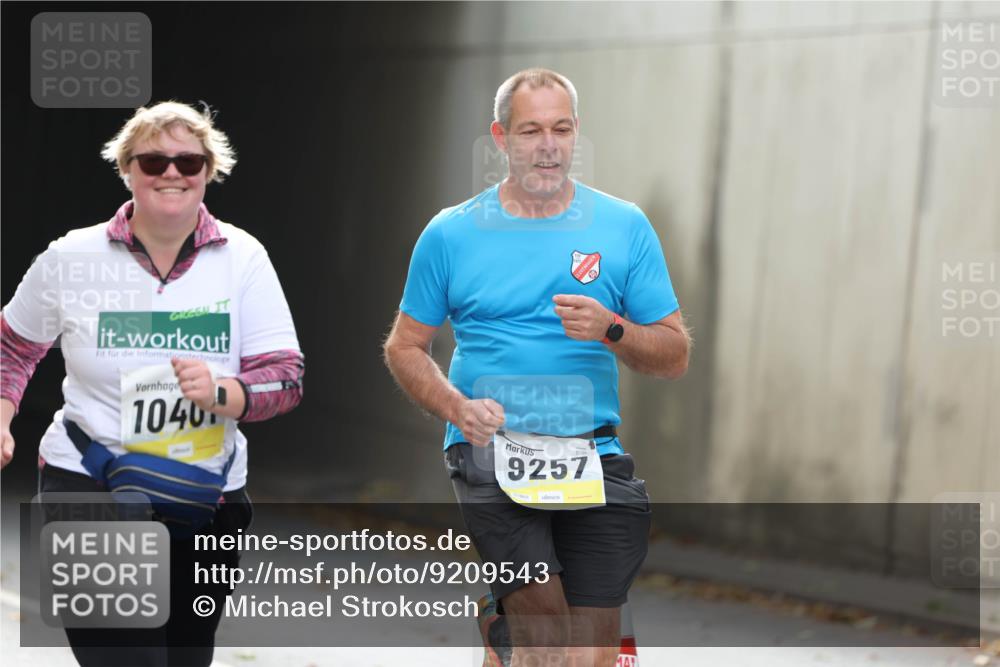 05.10.2025 - 20. swb-Marathon Bremen Michael Strokosch http://msf.ph/oto/9209543 05.10.2025 11:21:08 Laufen 1040, 9257, 01860 meine-sportfotos.de
