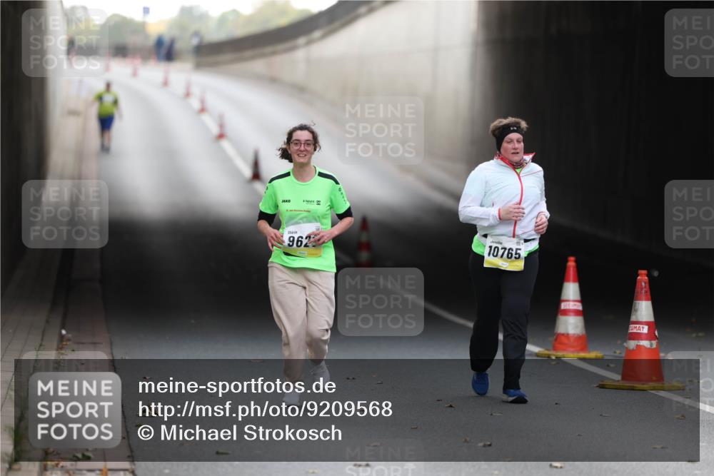 05.10.2025 - 20. swb-Marathon Bremen Michael Strokosch http://msf.ph/oto/9209568 05.10.2025 11:22:09 Laufen 2, 2, 962, 10765 meine-sportfotos.de