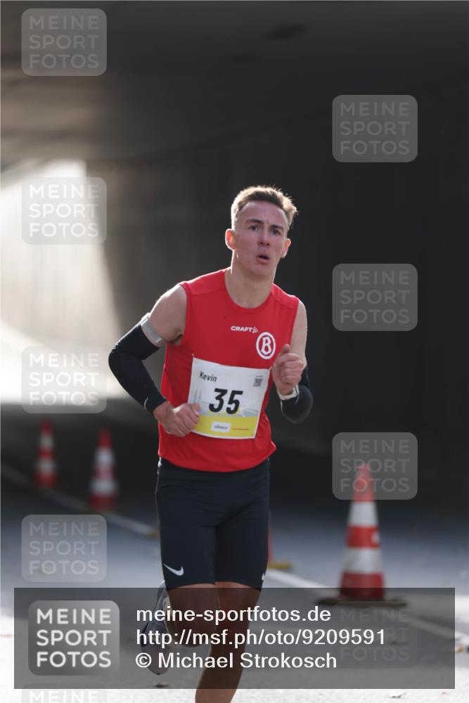 05.10.2025 - 20. swb-Marathon Bremen Michael Strokosch http://msf.ph/oto/9209591 05.10.2025 10:24:00 Laufen 35 meine-sportfotos.de