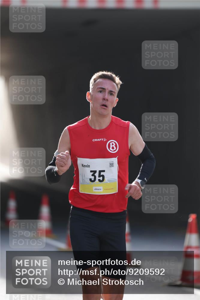 05.10.2025 - 20. swb-Marathon Bremen Michael Strokosch http://msf.ph/oto/9209592 05.10.2025 10:24:00 Laufen 35 meine-sportfotos.de