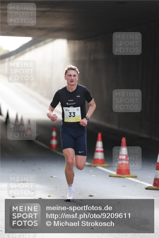 05.10.2025 - 20. swb-Marathon Bremen Michael Strokosch http://msf.ph/oto/9209611 05.10.2025 10:25:19 Laufen 33 meine-sportfotos.de