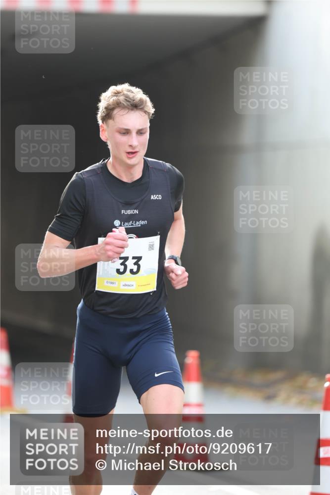 05.10.2025 - 20. swb-Marathon Bremen Michael Strokosch http://msf.ph/oto/9209617 05.10.2025 10:25:21 Laufen 01991, 33 meine-sportfotos.de