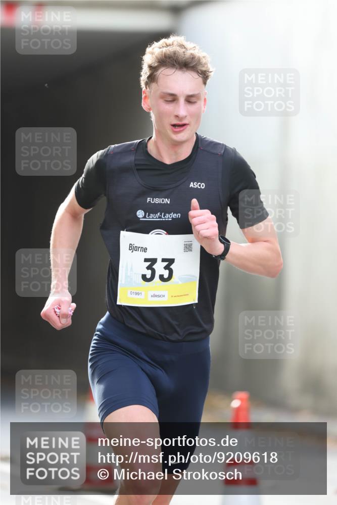 05.10.2025 - 20. swb-Marathon Bremen Michael Strokosch http://msf.ph/oto/9209618 05.10.2025 10:25:21 Laufen 33, 01991 meine-sportfotos.de