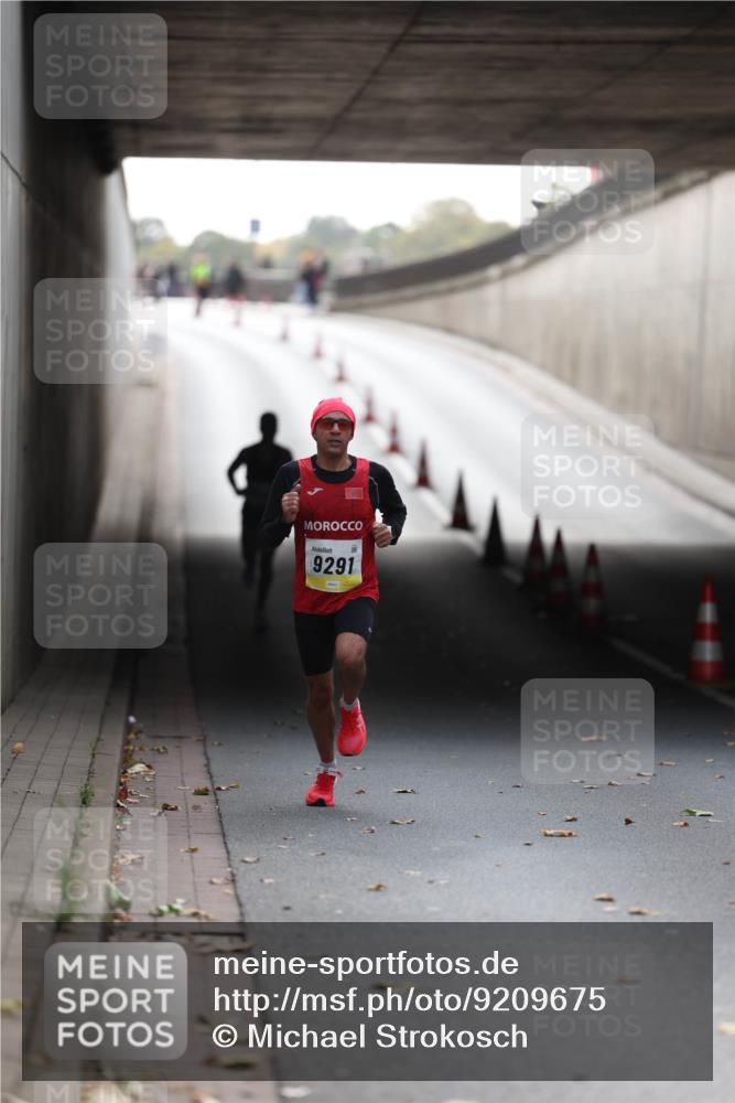 05.10.2025 - 20. swb-Marathon Bremen Michael Strokosch http://msf.ph/oto/9209675 05.10.2025 10:28:20 Laufen 9291 meine-sportfotos.de