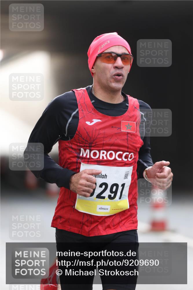 05.10.2025 - 20. swb-Marathon Bremen Michael Strokosch http://msf.ph/oto/9209690 05.10.2025 10:28:24 Laufen 291 meine-sportfotos.de