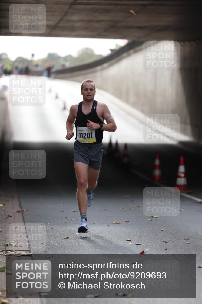 05.10.2025 - 20. swb-Marathon Bremen Michael Strokosch http://msf.ph/oto/9209693 05.10.2025 10:28:27 Laufen 11201 meine-sportfotos.de