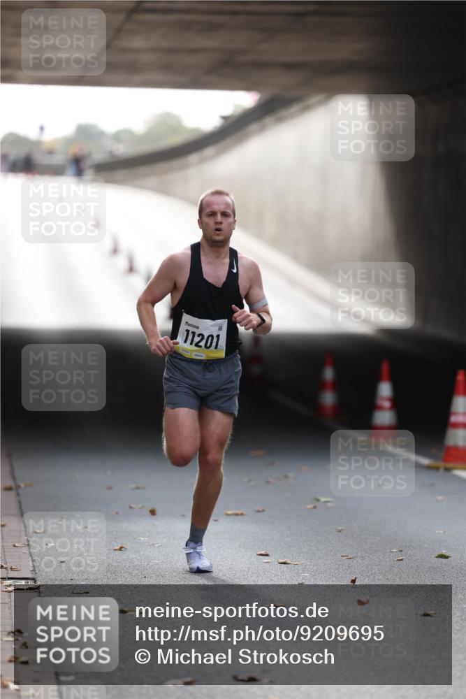 05.10.2025 - 20. swb-Marathon Bremen Michael Strokosch http://msf.ph/oto/9209695 05.10.2025 10:28:27 Laufen 11201 meine-sportfotos.de