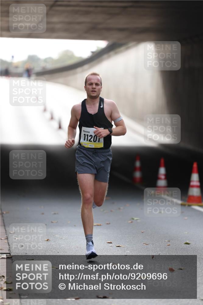 05.10.2025 - 20. swb-Marathon Bremen Michael Strokosch http://msf.ph/oto/9209696 05.10.2025 10:28:27 Laufen 11201 meine-sportfotos.de