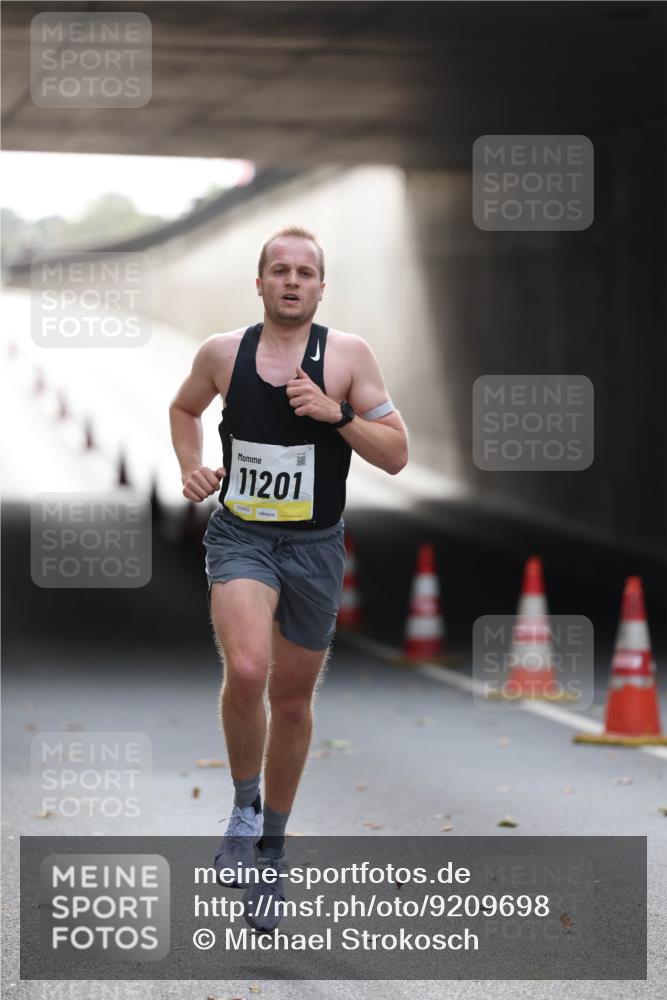 05.10.2025 - 20. swb-Marathon Bremen Michael Strokosch http://msf.ph/oto/9209698 05.10.2025 10:28:28 Laufen 11201, 02469 meine-sportfotos.de