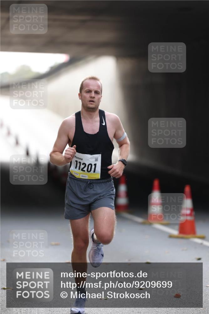 05.10.2025 - 20. swb-Marathon Bremen Michael Strokosch http://msf.ph/oto/9209699 05.10.2025 10:28:28 Laufen 11201, 02469 meine-sportfotos.de