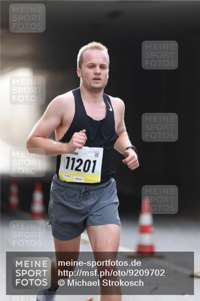 05.10.2025 - 20. swb-Marathon Bremen Michael Strokosch http://msf.ph/oto/9209702 05.10.2025 10:28:29 Laufen 11201, 02469, 21 meine-sportfotos.de
