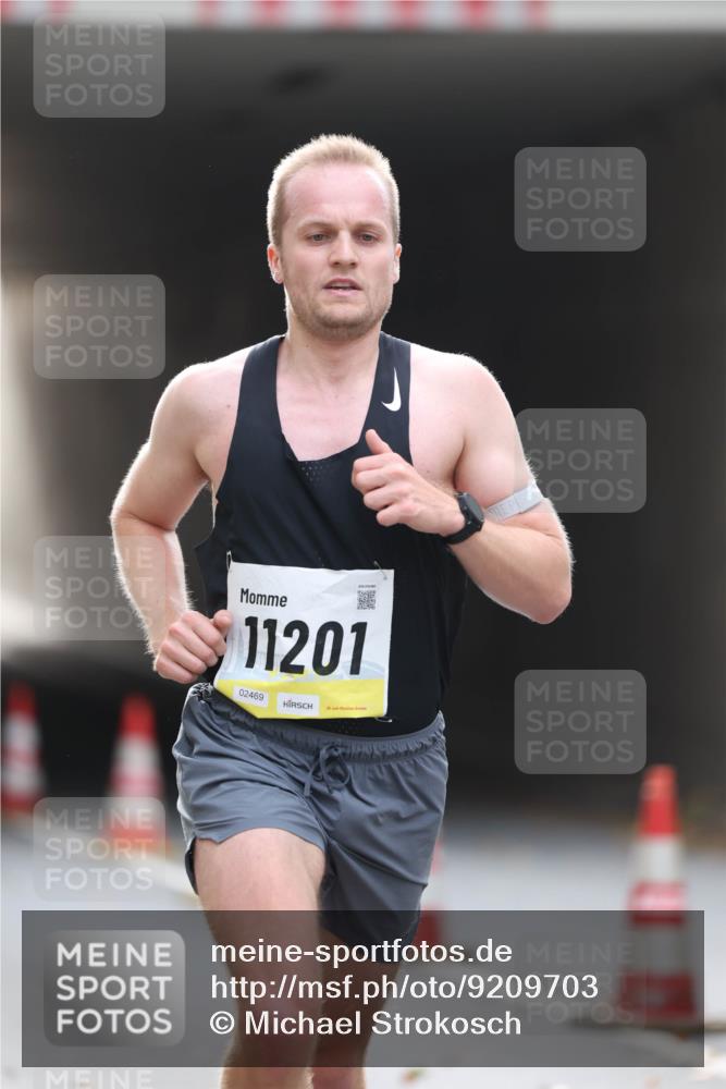 05.10.2025 - 20. swb-Marathon Bremen Michael Strokosch http://msf.ph/oto/9209703 05.10.2025 10:28:30 Laufen 11201, 02469 meine-sportfotos.de