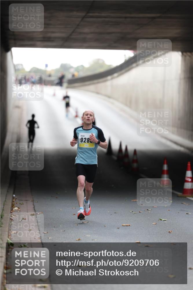05.10.2025 - 20. swb-Marathon Bremen Michael Strokosch http://msf.ph/oto/9209706 05.10.2025 10:28:57 Laufen 928 meine-sportfotos.de