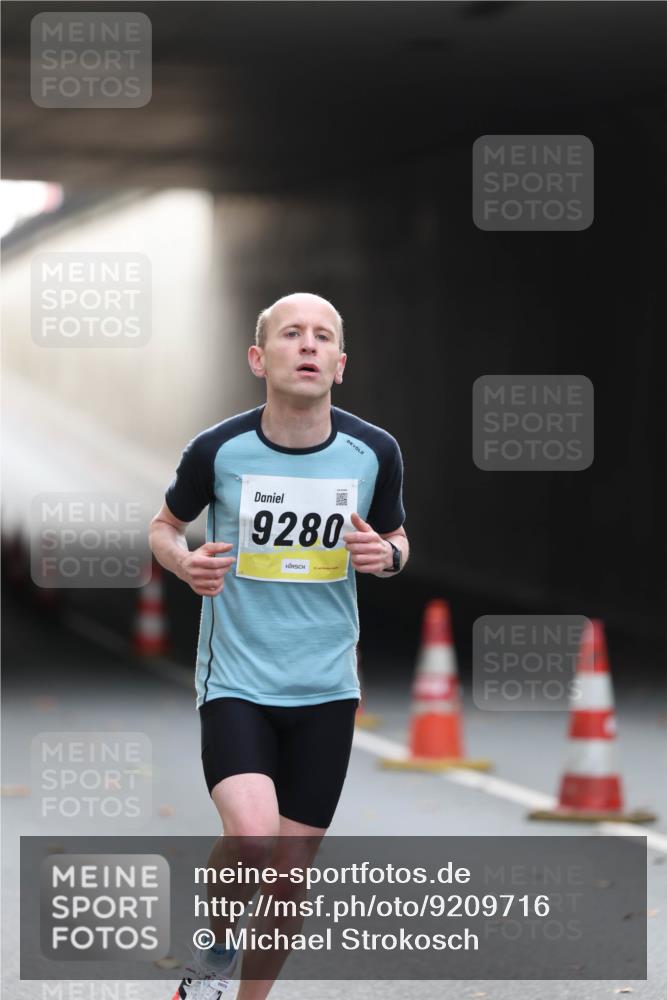 05.10.2025 - 20. swb-Marathon Bremen Michael Strokosch http://msf.ph/oto/9209716 05.10.2025 10:29:00 Laufen 9280 meine-sportfotos.de