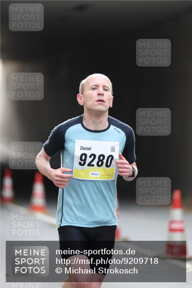 05.10.2025 - 20. swb-Marathon Bremen Michael Strokosch http://msf.ph/oto/9209718 05.10.2025 10:29:00 Laufen 9280 meine-sportfotos.de