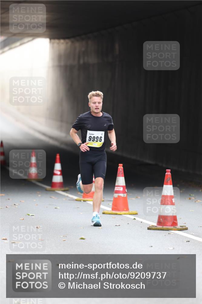 05.10.2025 - 20. swb-Marathon Bremen Michael Strokosch http://msf.ph/oto/9209737 05.10.2025 10:29:14 Laufen 9996 meine-sportfotos.de