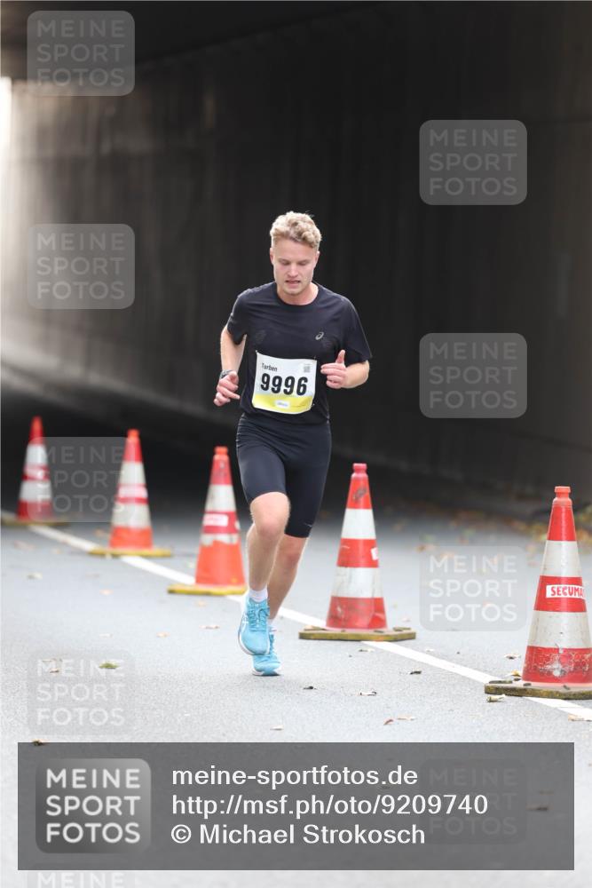 05.10.2025 - 20. swb-Marathon Bremen Michael Strokosch http://msf.ph/oto/9209740 05.10.2025 10:29:15 Laufen 9996 meine-sportfotos.de