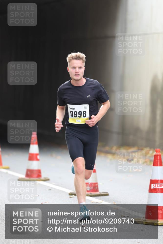 05.10.2025 - 20. swb-Marathon Bremen Michael Strokosch http://msf.ph/oto/9209743 05.10.2025 10:29:16 Laufen 9996 meine-sportfotos.de