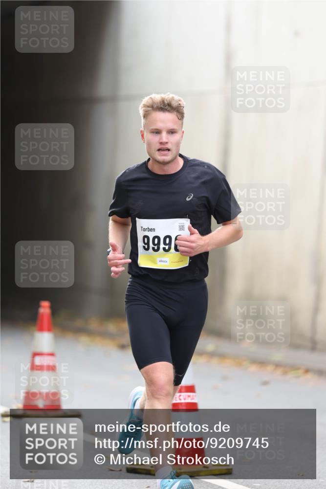 05.10.2025 - 20. swb-Marathon Bremen Michael Strokosch http://msf.ph/oto/9209745 05.10.2025 10:29:17 Laufen 999 meine-sportfotos.de