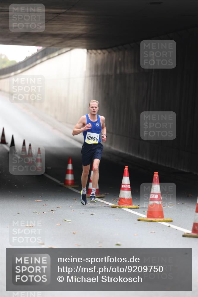 05.10.2025 - 20. swb-Marathon Bremen Michael Strokosch http://msf.ph/oto/9209750 05.10.2025 10:29:26 Laufen 10894 meine-sportfotos.de