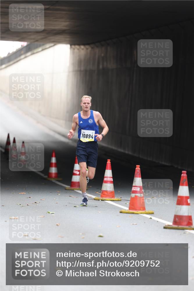05.10.2025 - 20. swb-Marathon Bremen Michael Strokosch http://msf.ph/oto/9209752 05.10.2025 10:29:27 Laufen 10894 meine-sportfotos.de
