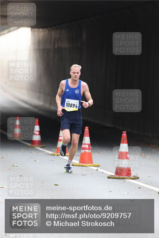 05.10.2025 - 20. swb-Marathon Bremen Michael Strokosch http://msf.ph/oto/9209757 05.10.2025 10:29:28 Laufen 10894 meine-sportfotos.de