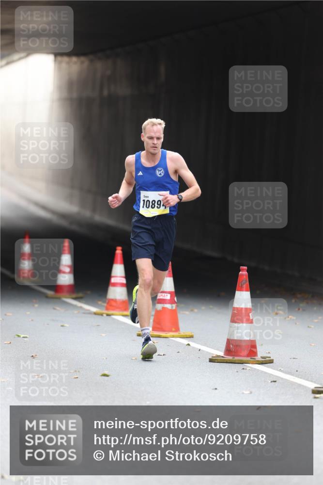 05.10.2025 - 20. swb-Marathon Bremen Michael Strokosch http://msf.ph/oto/9209758 05.10.2025 10:29:28 Laufen 1089 meine-sportfotos.de