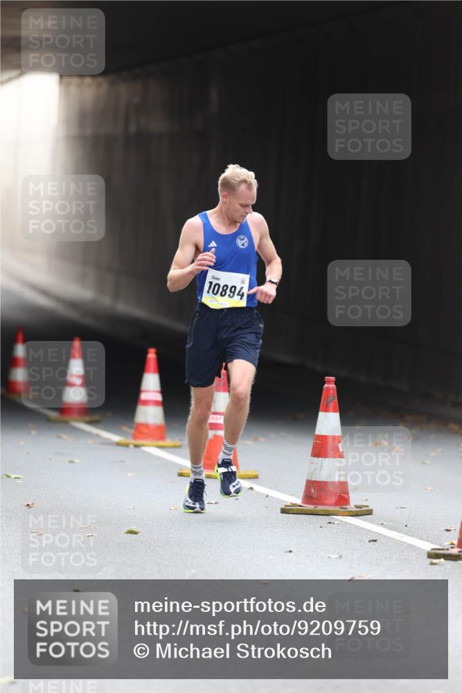 05.10.2025 - 20. swb-Marathon Bremen Michael Strokosch http://msf.ph/oto/9209759 05.10.2025 10:29:28 Laufen 10894 meine-sportfotos.de
