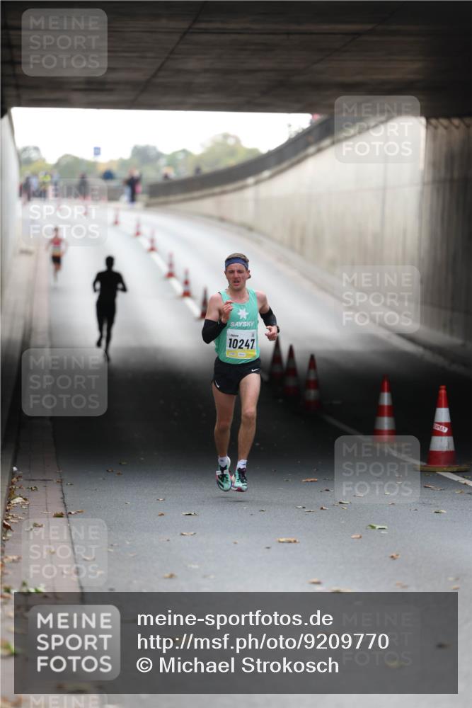 05.10.2025 - 20. swb-Marathon Bremen Michael Strokosch http://msf.ph/oto/9209770 05.10.2025 10:29:53 Laufen 10247 meine-sportfotos.de