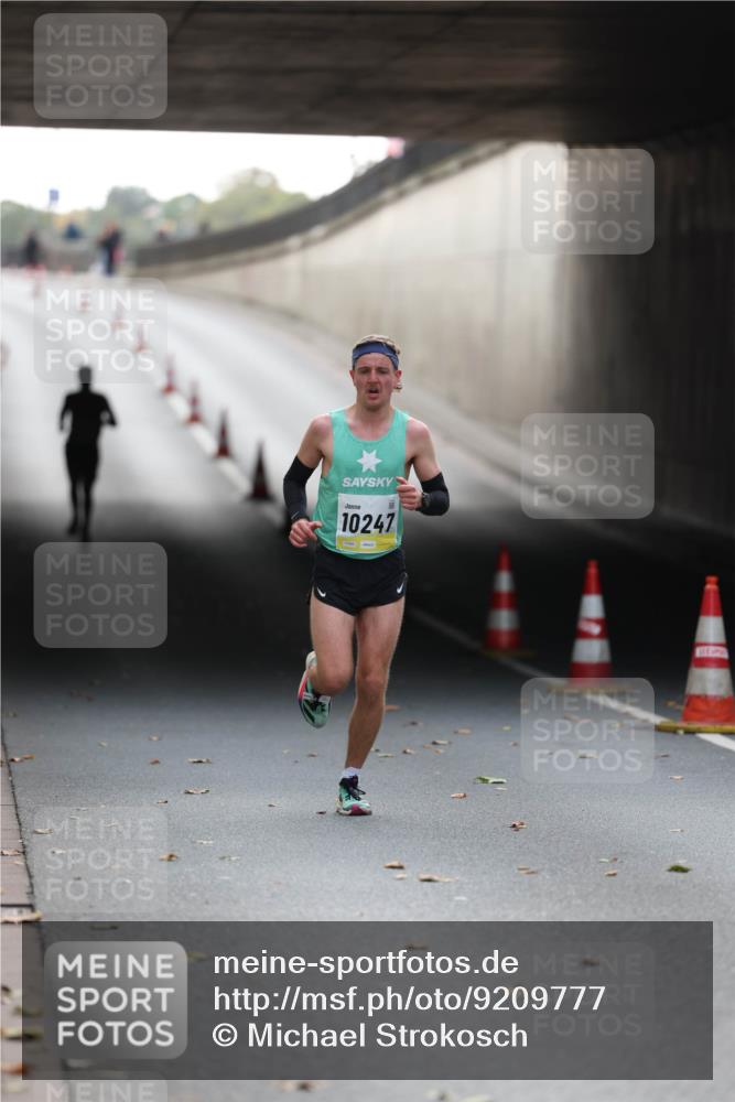 05.10.2025 - 20. swb-Marathon Bremen Michael Strokosch http://msf.ph/oto/9209777 05.10.2025 10:29:54 Laufen 10247 meine-sportfotos.de
