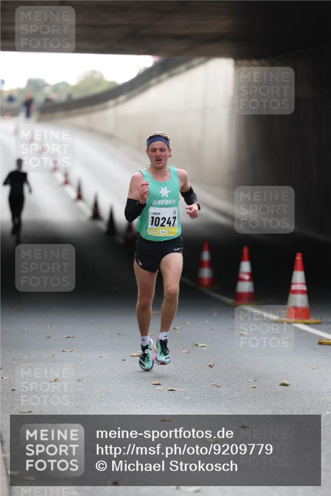 05.10.2025 - 20. swb-Marathon Bremen Michael Strokosch http://msf.ph/oto/9209779 05.10.2025 10:29:55 Laufen 10247 meine-sportfotos.de