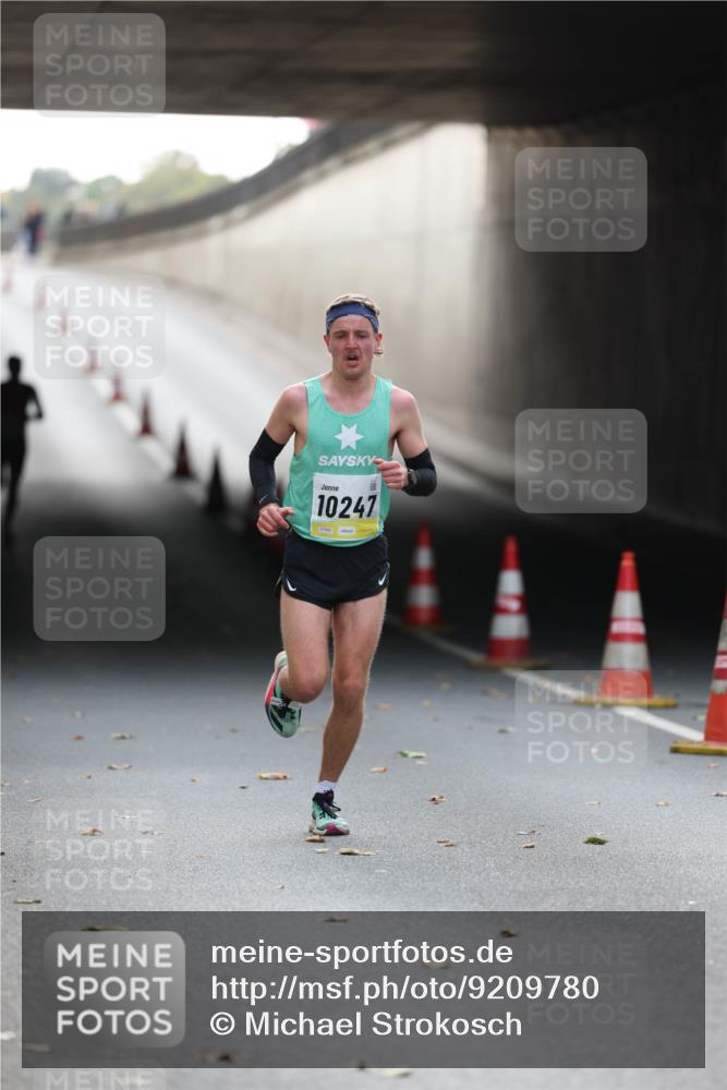 05.10.2025 - 20. swb-Marathon Bremen Michael Strokosch http://msf.ph/oto/9209780 05.10.2025 10:29:55 Laufen 10247 meine-sportfotos.de