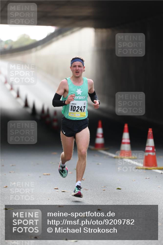 05.10.2025 - 20. swb-Marathon Bremen Michael Strokosch http://msf.ph/oto/9209782 05.10.2025 10:29:55 Laufen 10247 meine-sportfotos.de