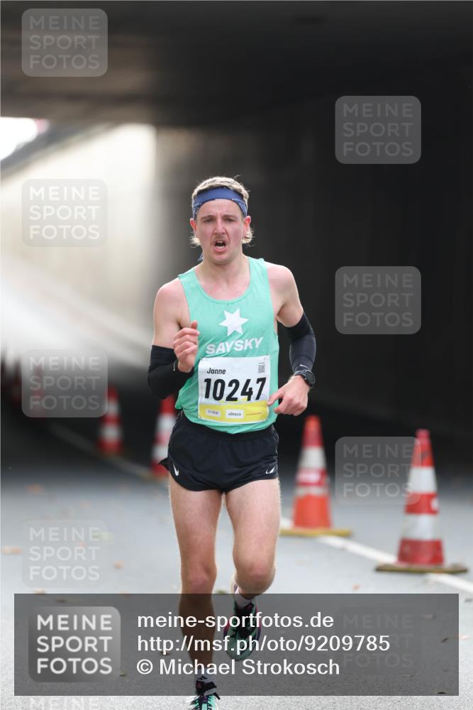 05.10.2025 - 20. swb-Marathon Bremen Michael Strokosch http://msf.ph/oto/9209785 05.10.2025 10:29:56 Laufen 10247, 01906 meine-sportfotos.de