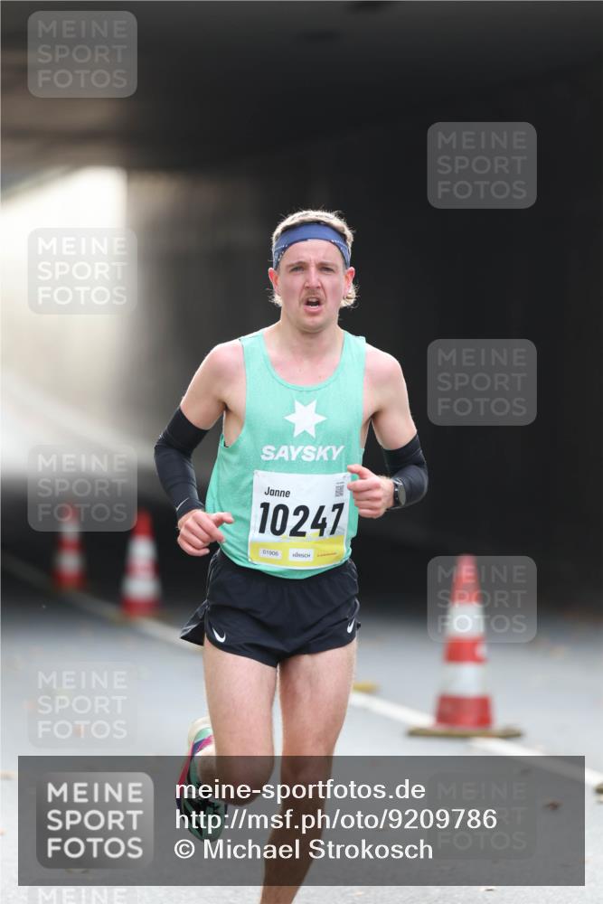 05.10.2025 - 20. swb-Marathon Bremen Michael Strokosch http://msf.ph/oto/9209786 05.10.2025 10:29:57 Laufen 10247, 01906 meine-sportfotos.de