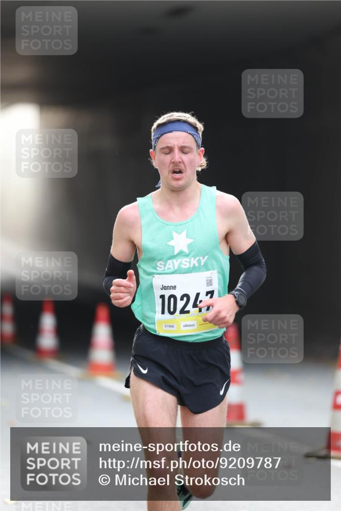 05.10.2025 - 20. swb-Marathon Bremen Michael Strokosch http://msf.ph/oto/9209787 05.10.2025 10:29:57 Laufen 10247, 01906 meine-sportfotos.de