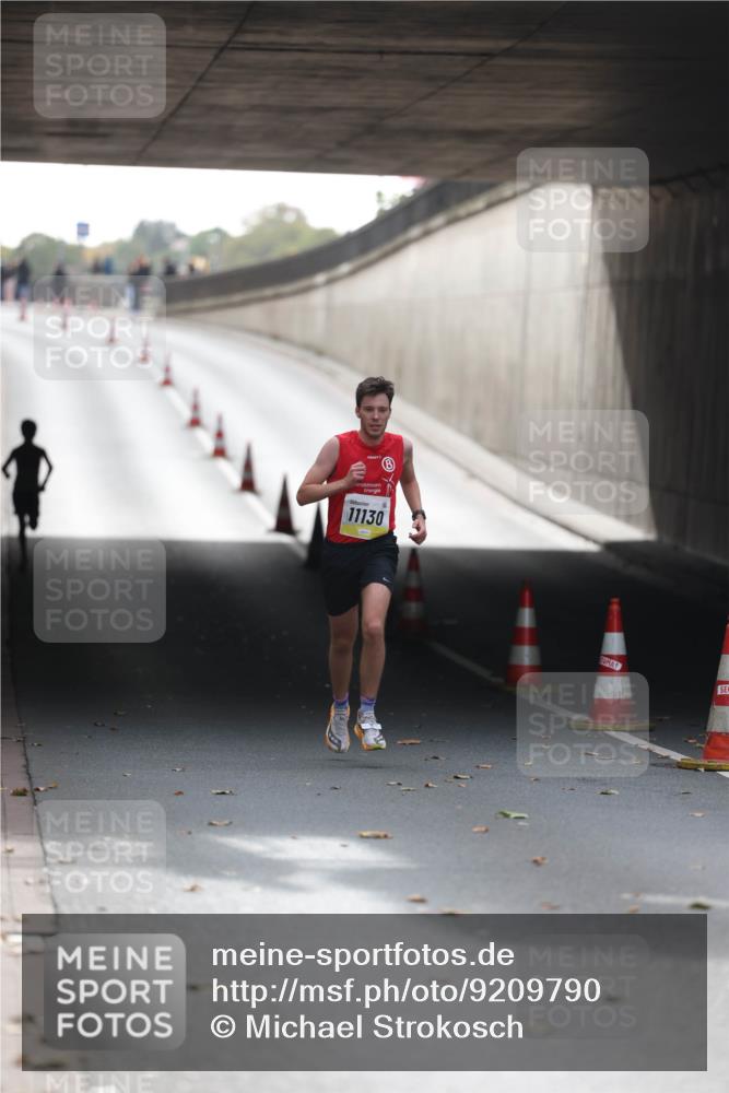 05.10.2025 - 20. swb-Marathon Bremen Michael Strokosch http://msf.ph/oto/9209790 05.10.2025 10:30:01 Laufen 11130 meine-sportfotos.de