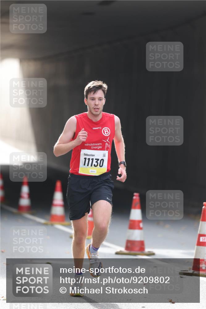 05.10.2025 - 20. swb-Marathon Bremen Michael Strokosch http://msf.ph/oto/9209802 05.10.2025 10:30:05 Laufen 11130 meine-sportfotos.de