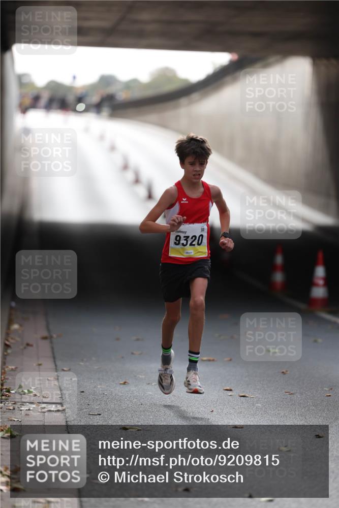 05.10.2025 - 20. swb-Marathon Bremen Michael Strokosch http://msf.ph/oto/9209815 05.10.2025 10:30:12 Laufen 9320 meine-sportfotos.de