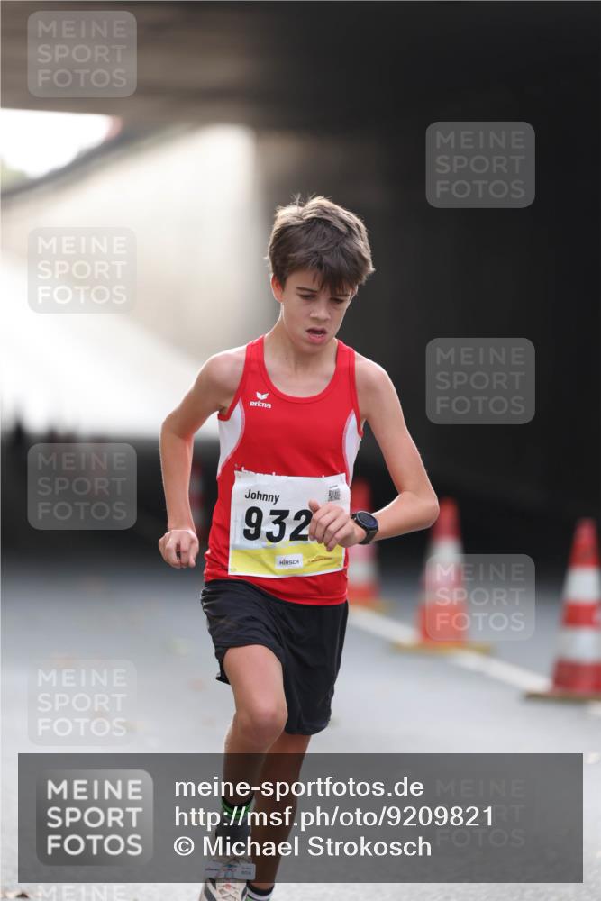 05.10.2025 - 20. swb-Marathon Bremen Michael Strokosch http://msf.ph/oto/9209821 05.10.2025 10:30:13 Laufen 932, 0206 meine-sportfotos.de